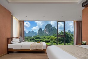 Quarto triplo família, vista para a montanha | Vista do quarto