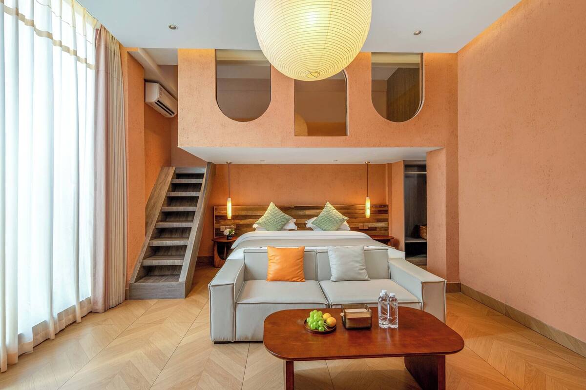 Signature Suite, Mountain View | Blackout drapes, WiFi (free), bed sheets