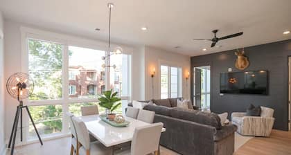 Rosemary & Wine: Chic Nashville Retreat! Minutes from Downtown Nashville!