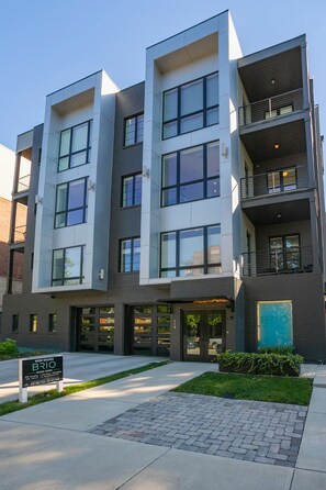 Exterior - Rosemary & Wine: Chic Nashville Retreat! Minutes from Downtown Nashville! (Nashville)