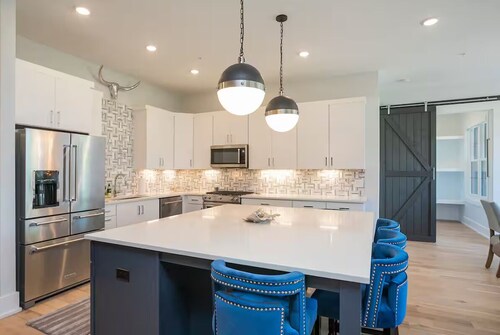 Rosemary & Wine: Chic Nashville Retreat! Minutes from Downtown Nashville!