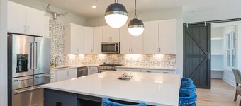 Rosemary & Wine: Chic Nashville Retreat! Minutes from Downtown Nashville!