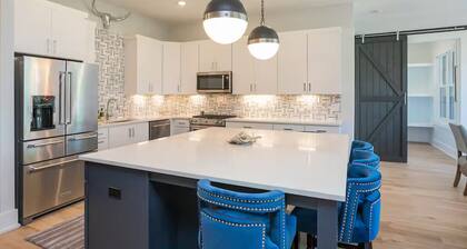 Rosemary & Wine: Chic Nashville Retreat! Minutes from Downtown Nashville!