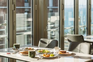 Desayuno buffet diario (KRW 20000 por persona)