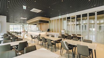 Daily buffet breakfast (KRW 20000 per person)