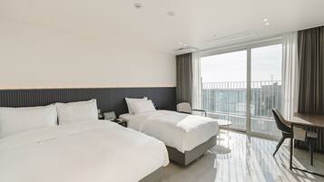 Premier Twin (City View) | Een bureau, gratis wifi