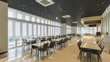 Daily buffet breakfast (KRW 20000 per person)