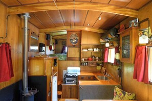 Fridge, oven, toaster, cookware/dishes/utensils - The Amazing House Truck (Takaka)