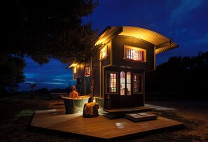 Exterior - The Amazing House Truck (Takaka)