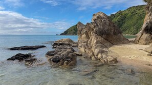 Beach - Little Greenie, Passive House, Golden Bay. (Takaka)