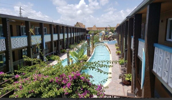 حمّام سباحة خارجي، حمّام سباحة مُدفَّأ