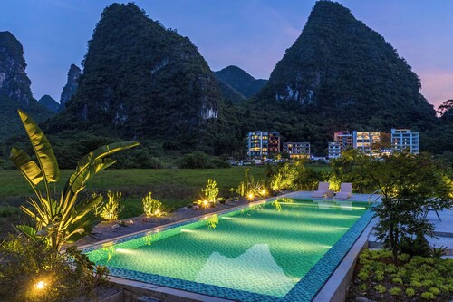 Yangshuo 1Q84 Tree Hotel