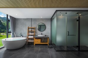 Premier Room | Bathroom | Separate bathtub and shower, free toiletries, hair dryer, slippers