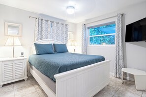 Tabla de planchar con plancha, wifi y ropa de cama 