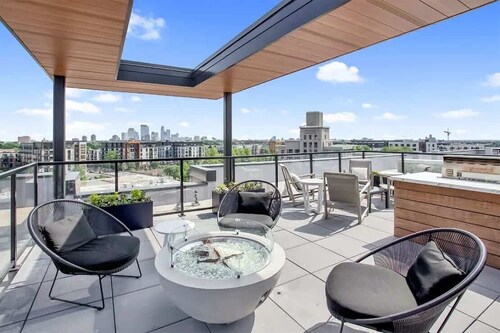 High-End 1BR Uptown Apartment • Near Downtown MPLS