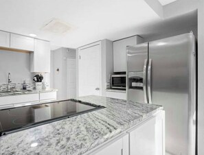 Fridge, microwave, oven, stovetop - Fully Furnished Townhome - Pool/Hot Tub/Tennis (Aurora)