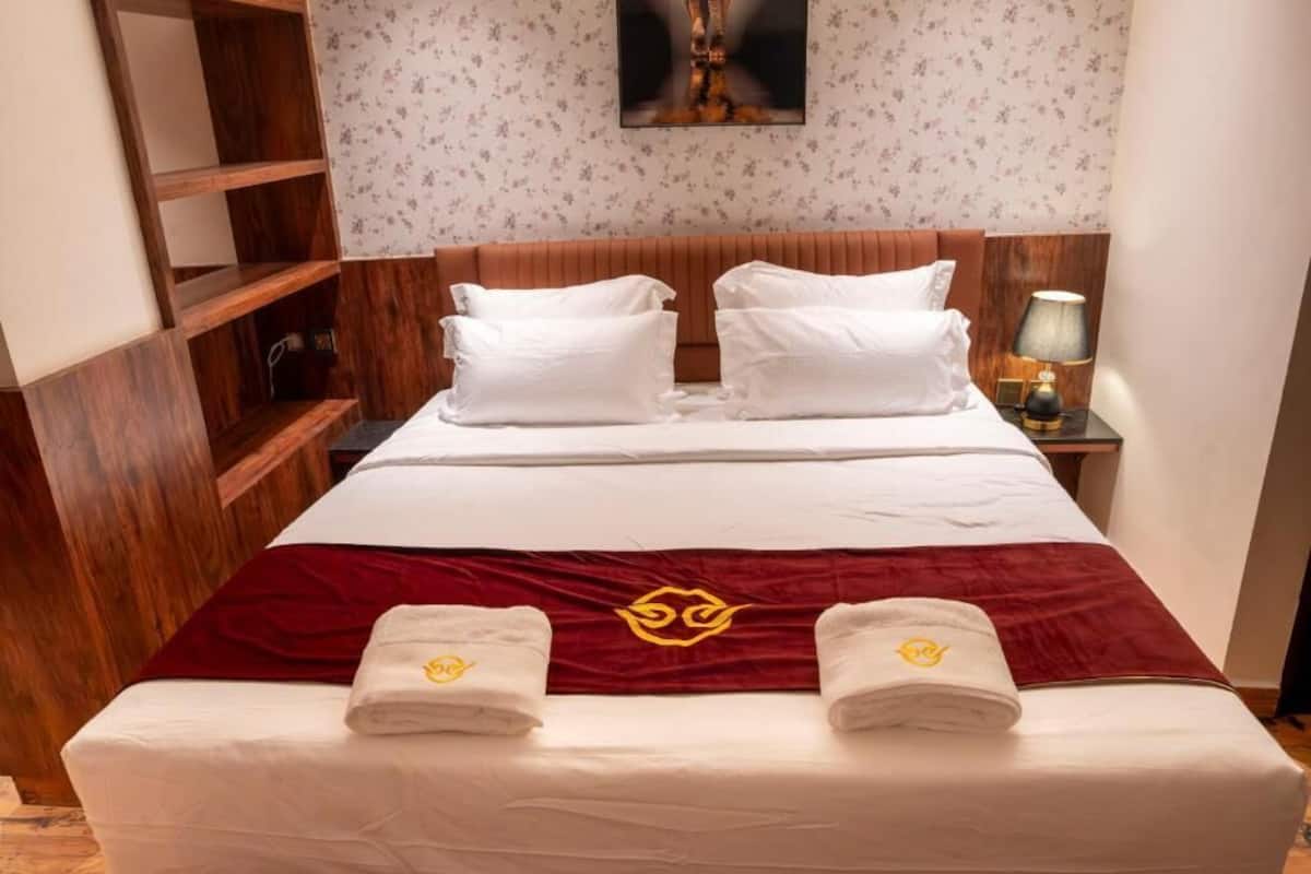 Deluxe Double Room, Balcony, City View | WiFi (free)