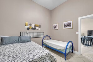 مكواة/لوح كي وواي فاي وملاءات أسرّة