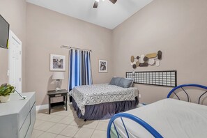 Iron/ironing board, WiFi, bed sheets - 716 Haven 5Bd Spacious & Stylish Stay (Killeen)