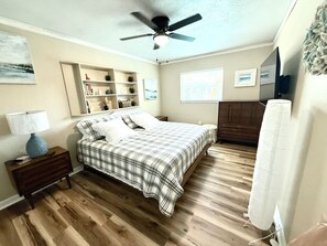 3 slaapkamers, een strijkplank/strijkijzer, gratis wifi, beddengoed