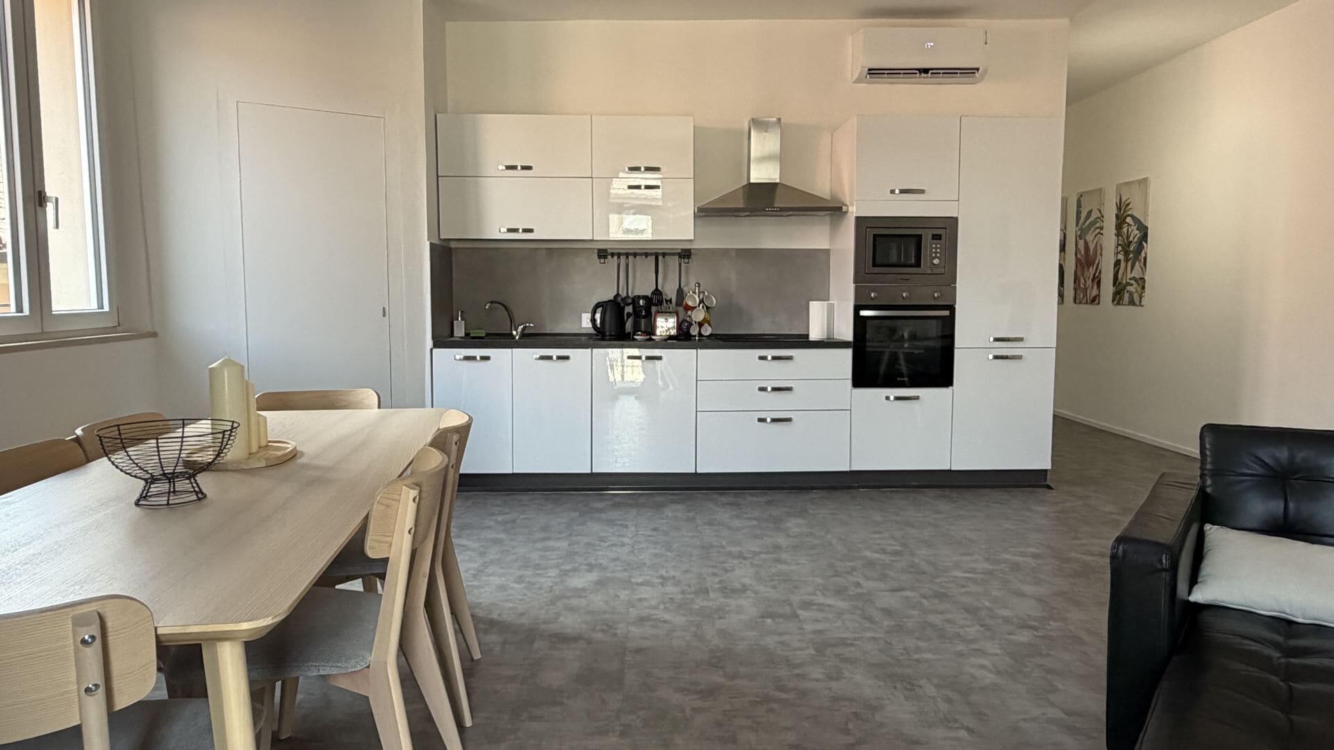Kühlschrank, Mikrowelle, Ofen, Geschirrspüler