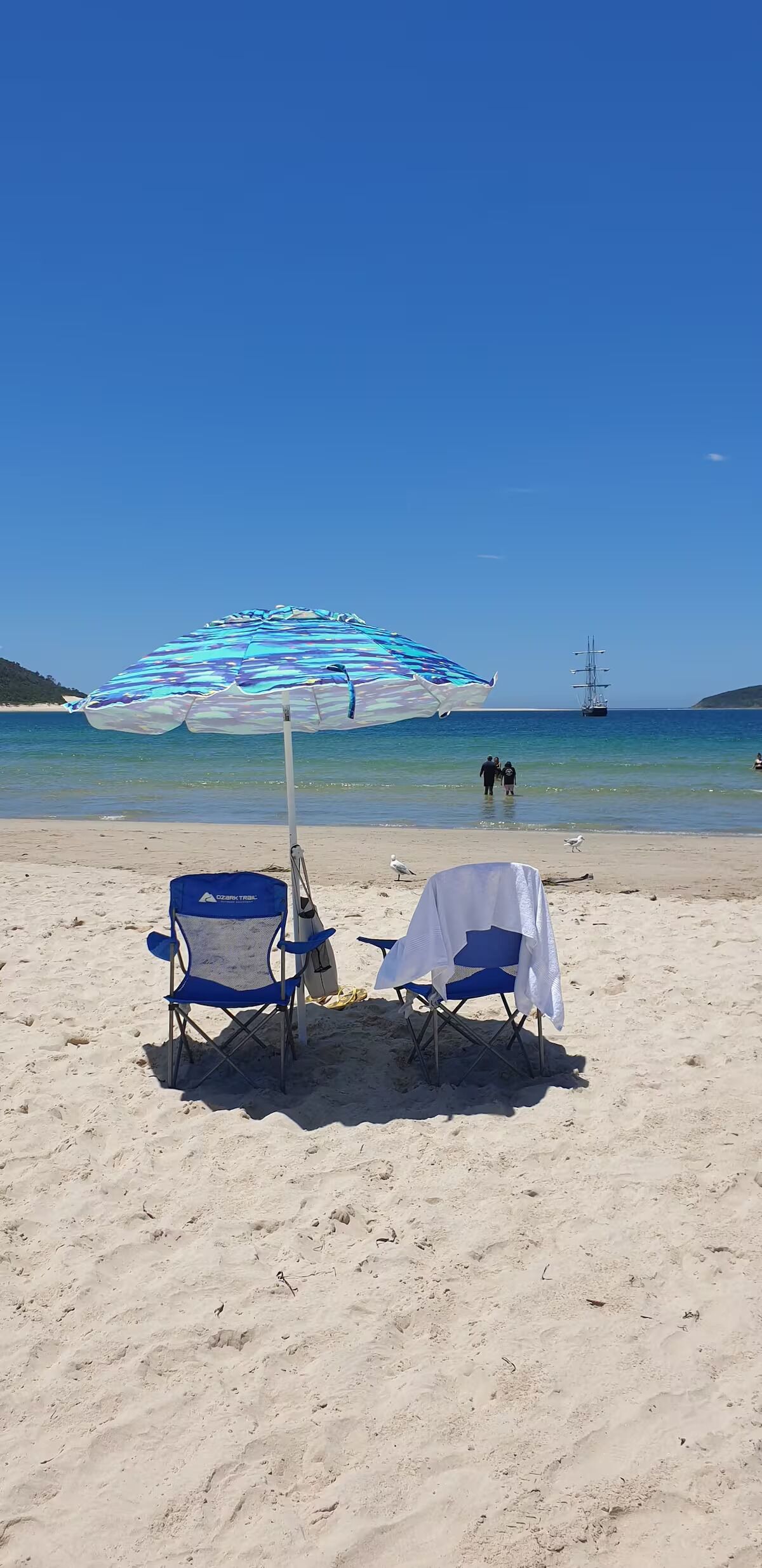 Tæt på stranden, liggestole, badehåndklæder
