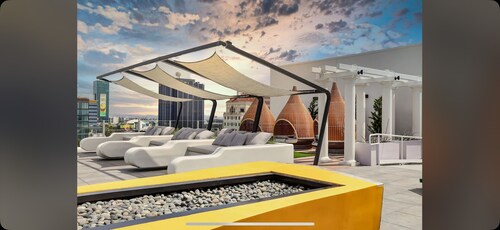 inspire hollywood • king • pool • freepark