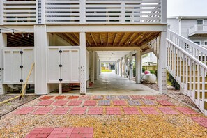 Property grounds - 2 Mi to Boardwalk! Coastal Carolina Beach Hideaway (Carolina Beach)