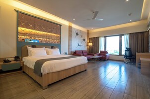 Business Suite, City View | Premium bedding, minibar, in-room safe, desk