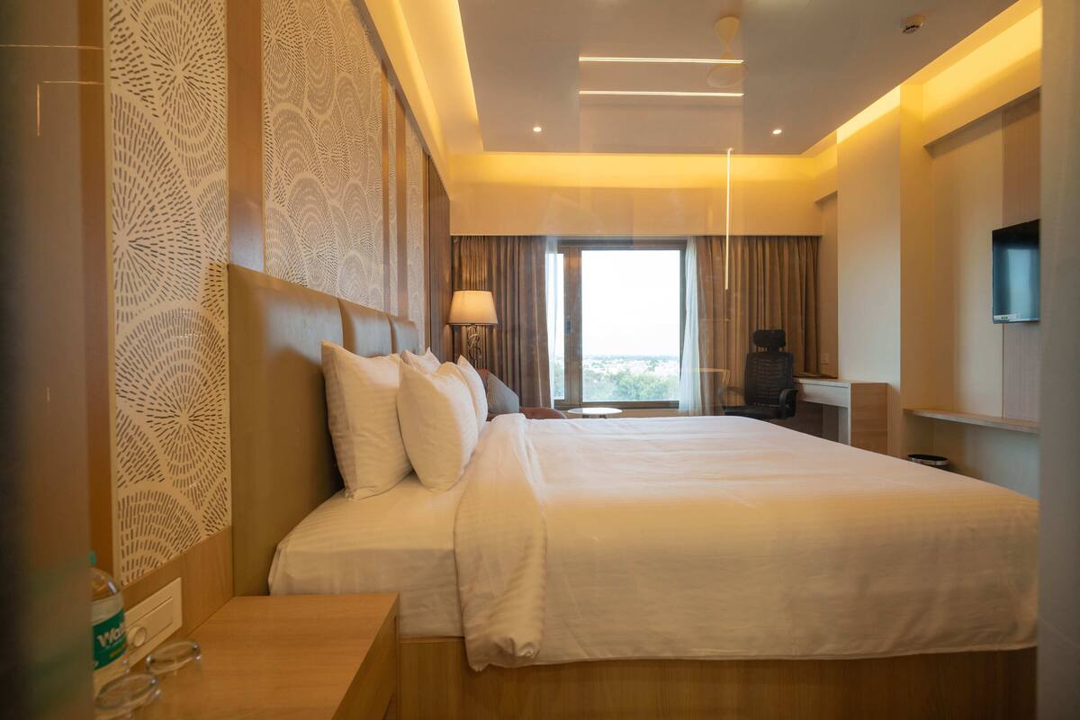 Habitación doble superior, vista a la ciudad | Ropa de cama de alta calidad y minibar 