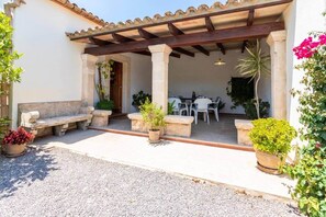 Outdoor dining - Villa Rosa (Pollença)