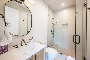 Shower, hair dryer, towels, shampoo - Near Deer Valley East Village Skiing | Jordanelle Views | Hot Tub | 4 King Suites (Francis)