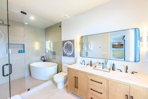 Shower, hair dryer, towels, shampoo - Near Deer Valley East Village Skiing | Jordanelle Views | Hot Tub | 4 King Suites (Francis)