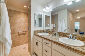 Hair dryer, towels - Quiet Escape in The Villages! House w/ Lanai (Wildwood)