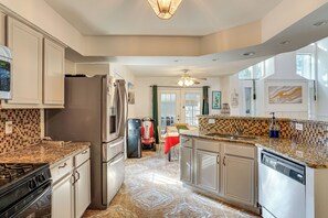 Fridge, microwave, stovetop, dishwasher - Large Families Welcome! Spacious Fort Worth Home (Fort Worth)