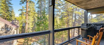 Ski-In/Ski-Out Retreat w/ Sauna in Bear Valley!