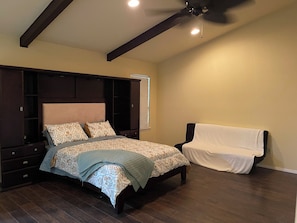4 bedrooms, iron/ironing board, WiFi, bed sheets - Beautiful house in Central Fort Worth (Fort Worth)