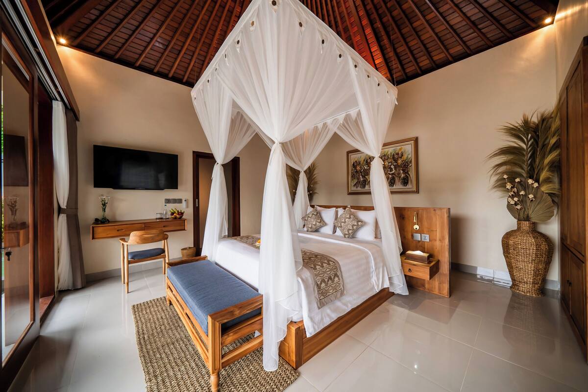 In-room safe, desk, laptop workspace, blackout drapes