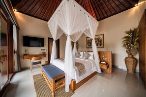 In-room safe, desk, laptop workspace, blackout drapes