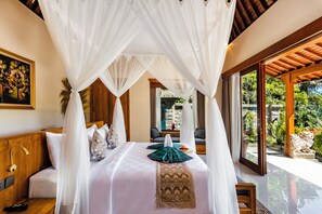 Seprai premium, bantalan ekstra lembut, minibar, dan brankas