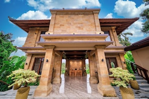 Hot stone massages, deep-tissue massages, 1 treatment room, massages - Ellena Hilltop Resort Ubud by Dhananjaya Hospitality (Sebatu)