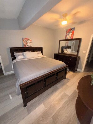 5 bedrooms, iron/ironing board, WiFi, bed sheets