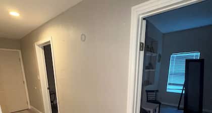 Secluded 5-bedroom estate in awesome Fort Worth with AC