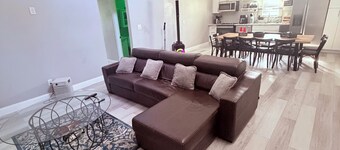 The Ultimate Party Lodge Secluded 5BR with Karaoke, Huge Parking, Event Space