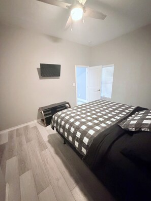 5 bedrooms, desk, iron/ironing board, free WiFi