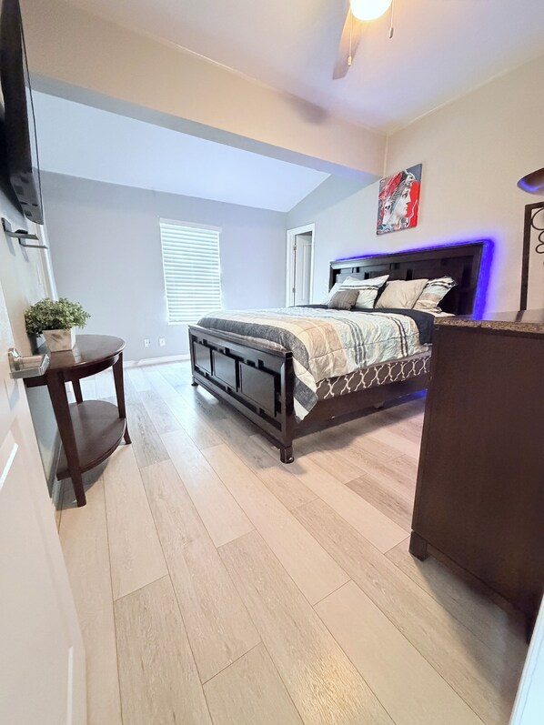 5 habitaciones, escritorio, tabla de planchar con plancha y wifi gratis 