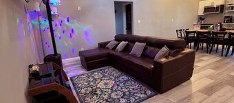 The Ultimate Party Lodge Secluded 5BR with Karaoke, Huge Parking, Event Space