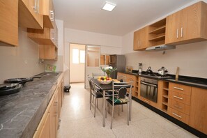 Fridge, stovetop