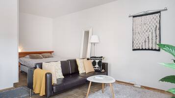 Standard-Apartment, Balkon, Blick auf den Innenhof