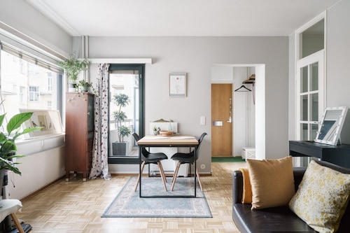 ブライト スタジオ アパートメント ウィズ プライベート バルコニー